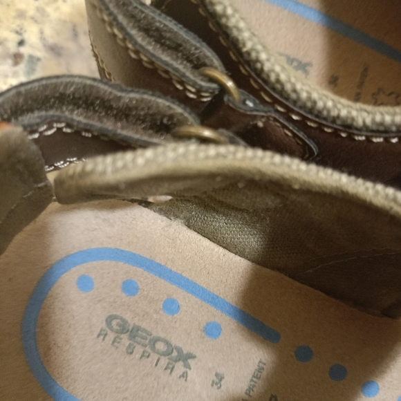 Kids Geox Sandals ( Size 34 EUR/2.5 US) - Picture 2 of 5